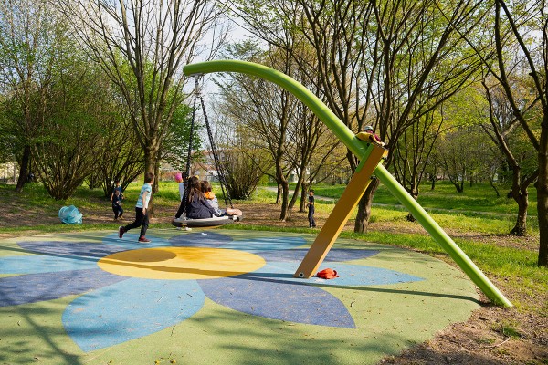 Pendulgynge J444® legepladser traditionelle redskaber gynger billede foto