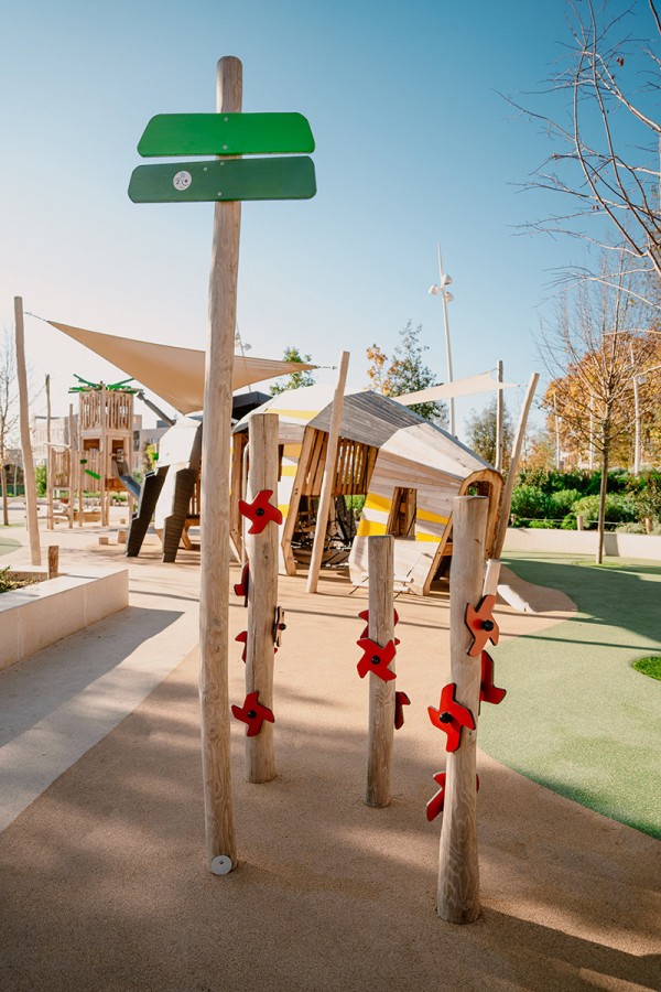 Mølleskov J49154® legepladser bæredygtig naturtræ serie motorik og balancebaner billede foto