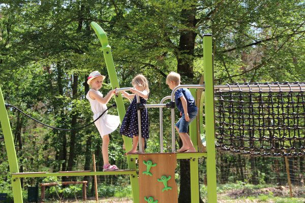 Alle udendørs lege over temaet universet og naturen